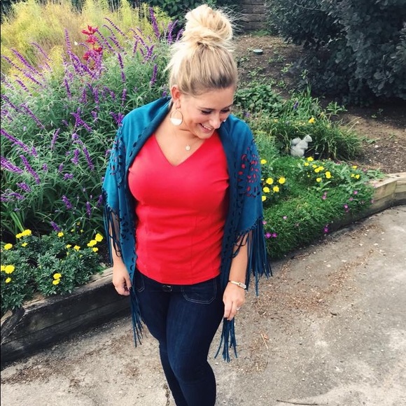 Meet your Posher, Rebekah- Poshmark Ambassador - Picture 2 of 5